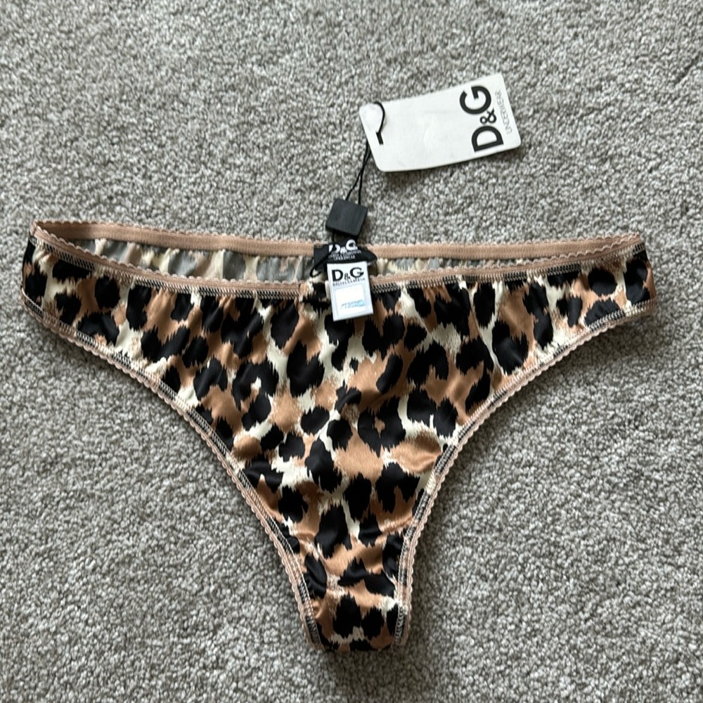 D&G Leopard thong panty Size M US, F 42, IT 3. NEW with tags
